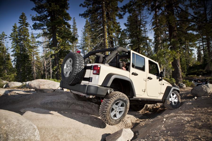  Jeep Wrangler Unlimited Rubicon 2012 года  (фото 13 из 18)